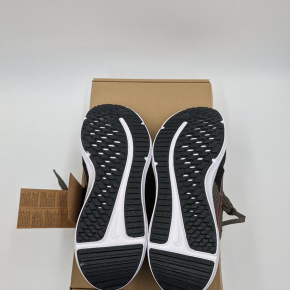 Nike Women's Size 7 Downshifter 12 Running Shoes in Copper and Black - Picture 5 of 5